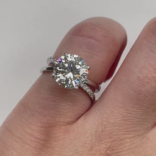 Platinum Elegance: Round Brilliant Diamond Ring in a Split Band